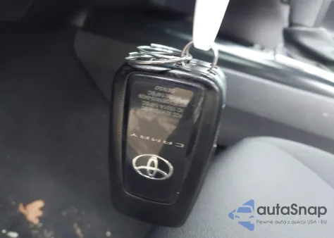 2020 Toyota Camry Le z USA, uszkodzony, nr VIN 4T1L11AK7LU953684